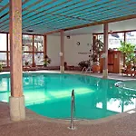 Golden Arrow Lakeside Resort 
