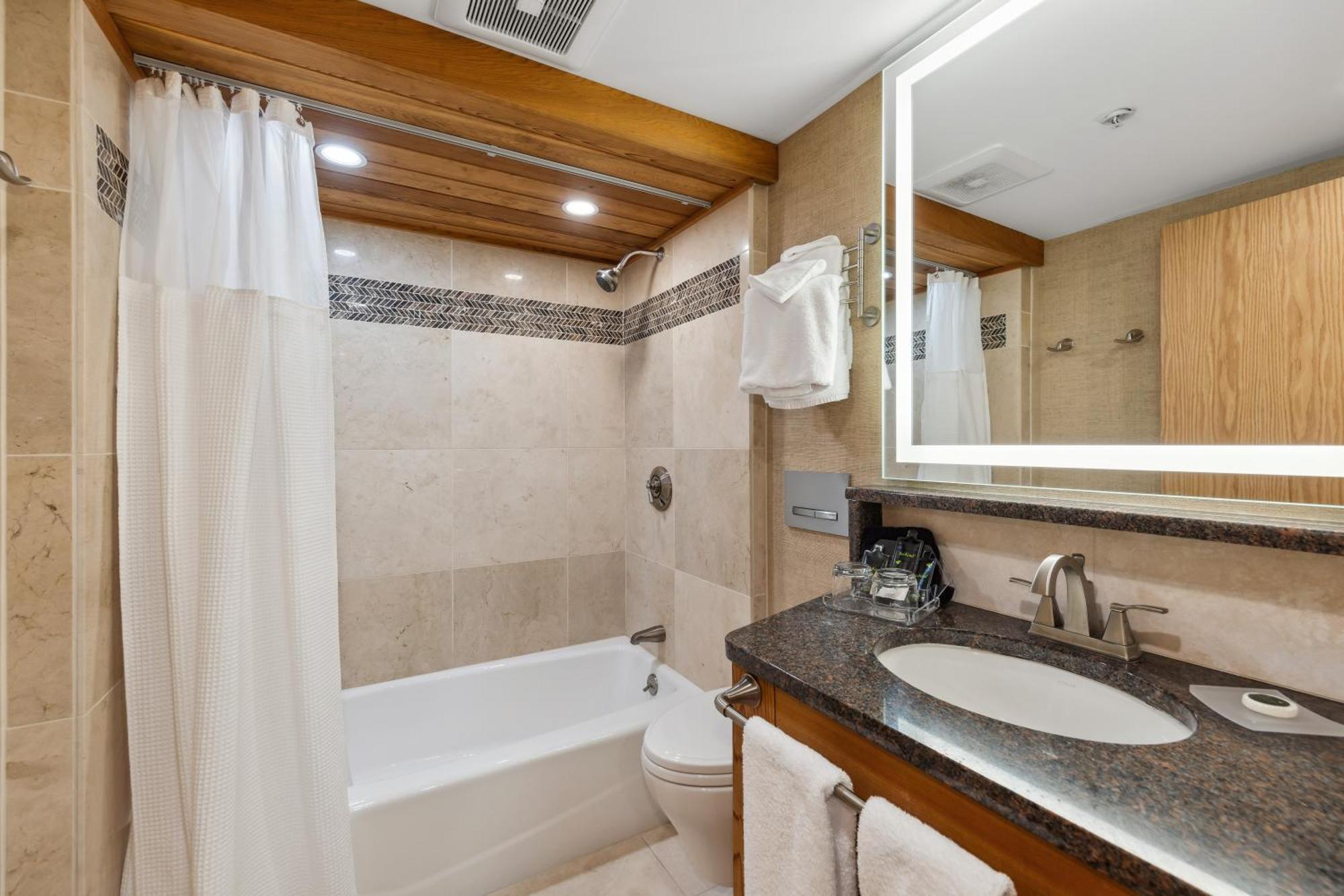 Golden Arrow Lakeside Station touristique 4*